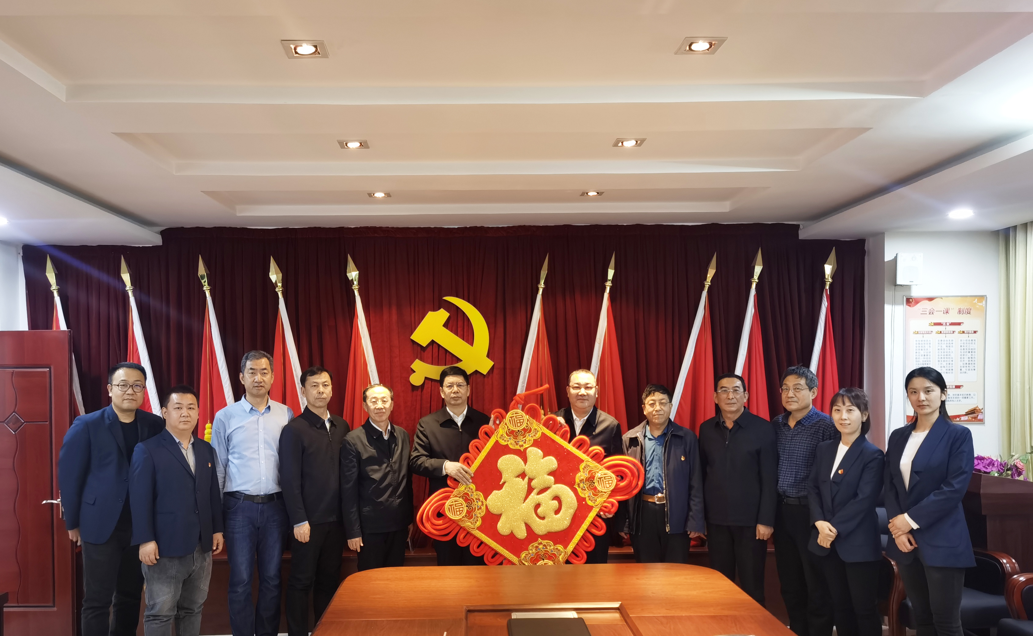 自治區(qū)政協(xié)副主席、工商聯(lián)主席安潤(rùn)生等領(lǐng)導(dǎo)蒞臨協(xié)會(huì)慰問指導(dǎo)